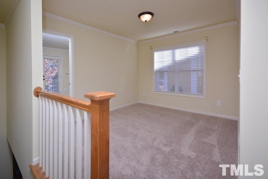 852 Queen City Crescent - Photo 21