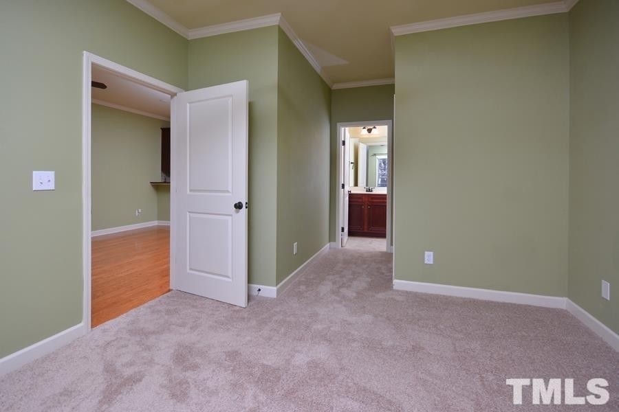 852 Queen City Crescent - Photo 15