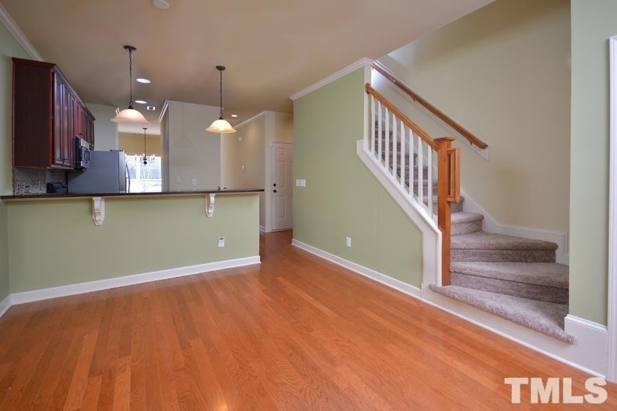 852 Queen City Crescent - Photo 6