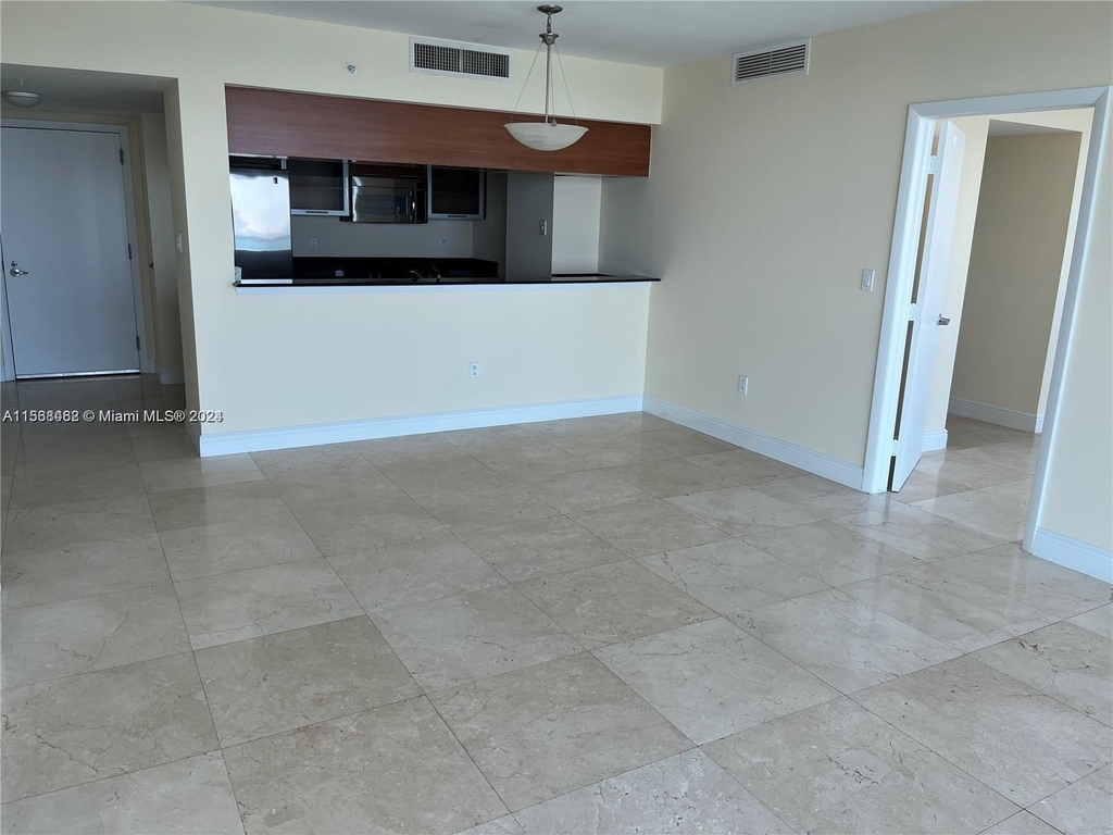 1800 N Bayshore Dr - Photo 5