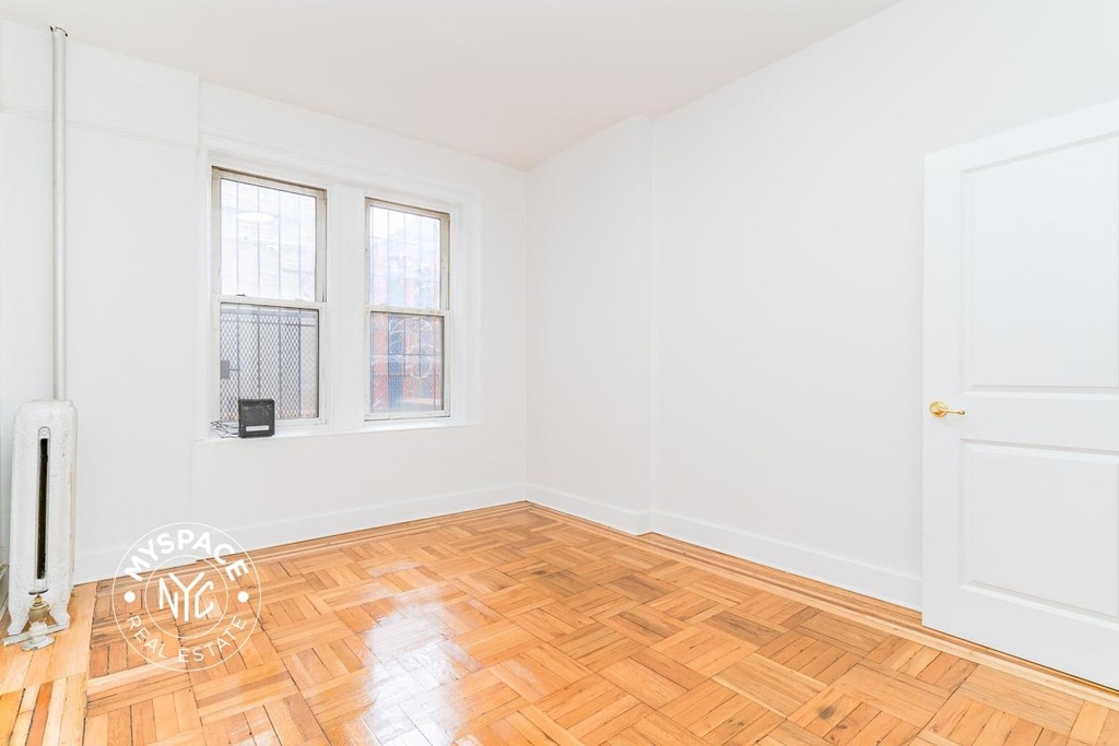 2574 Bedford Ave - Photo 6