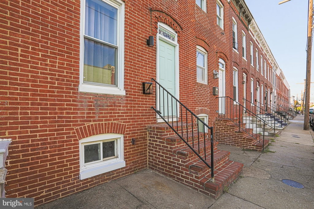 1432 Ward Street - Photo 2