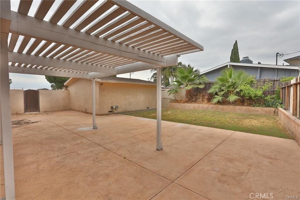 15305 Manzanares Road - Photo 18