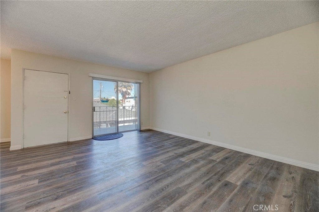 25910 Viana Avenue - Photo 2