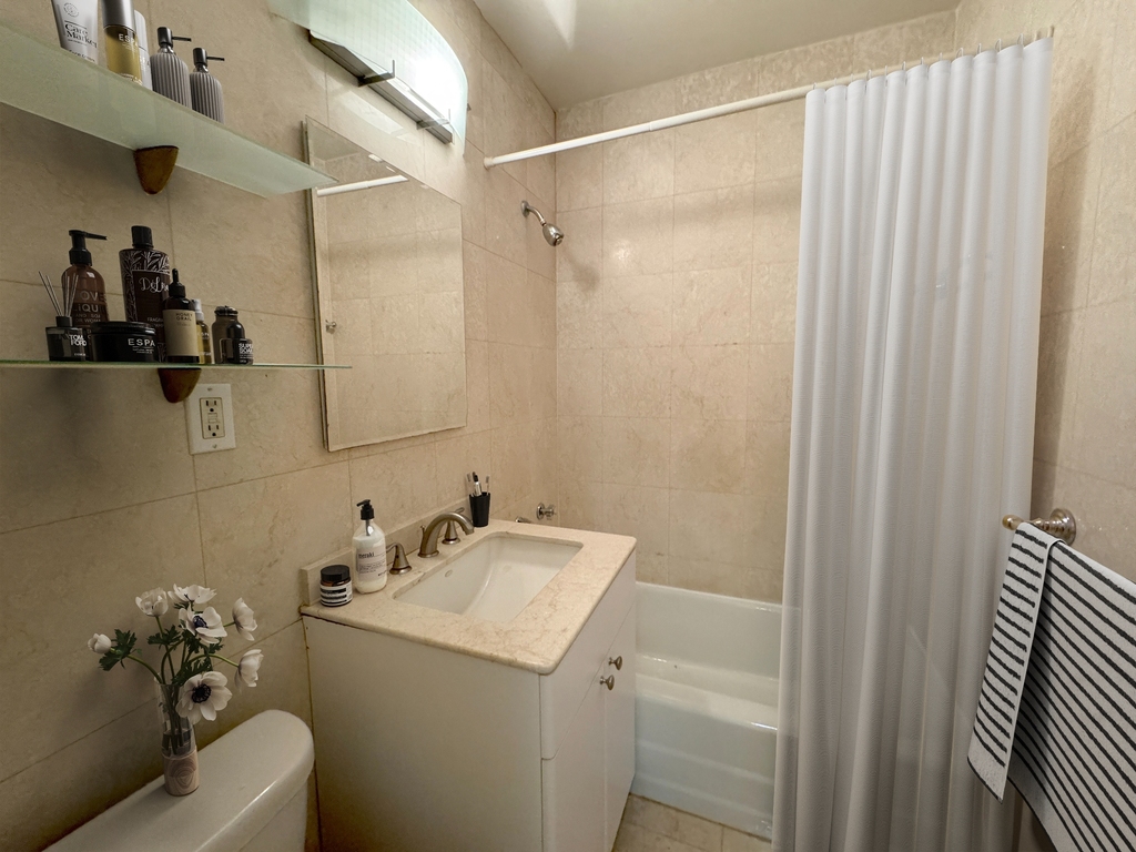 300 West 55th Street 4R - Photo 1