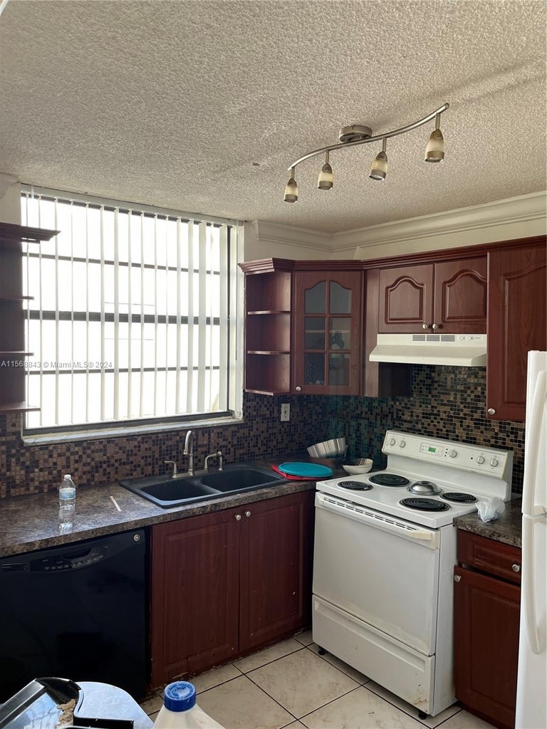 1750 Nw 55th Ave - Photo 15