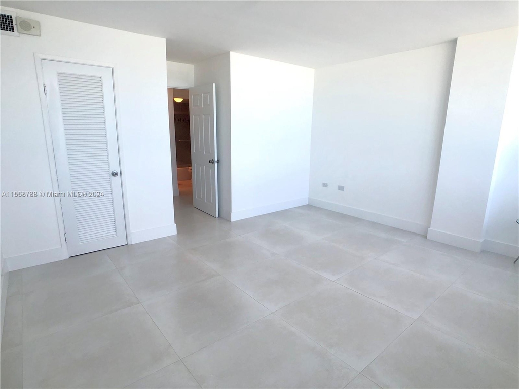 7135 Collins Ave - Photo 9