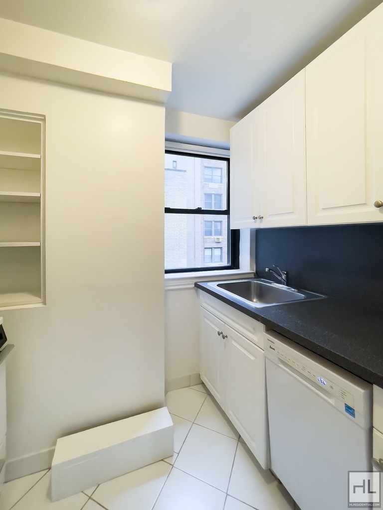 East 57th Street - Photo 9