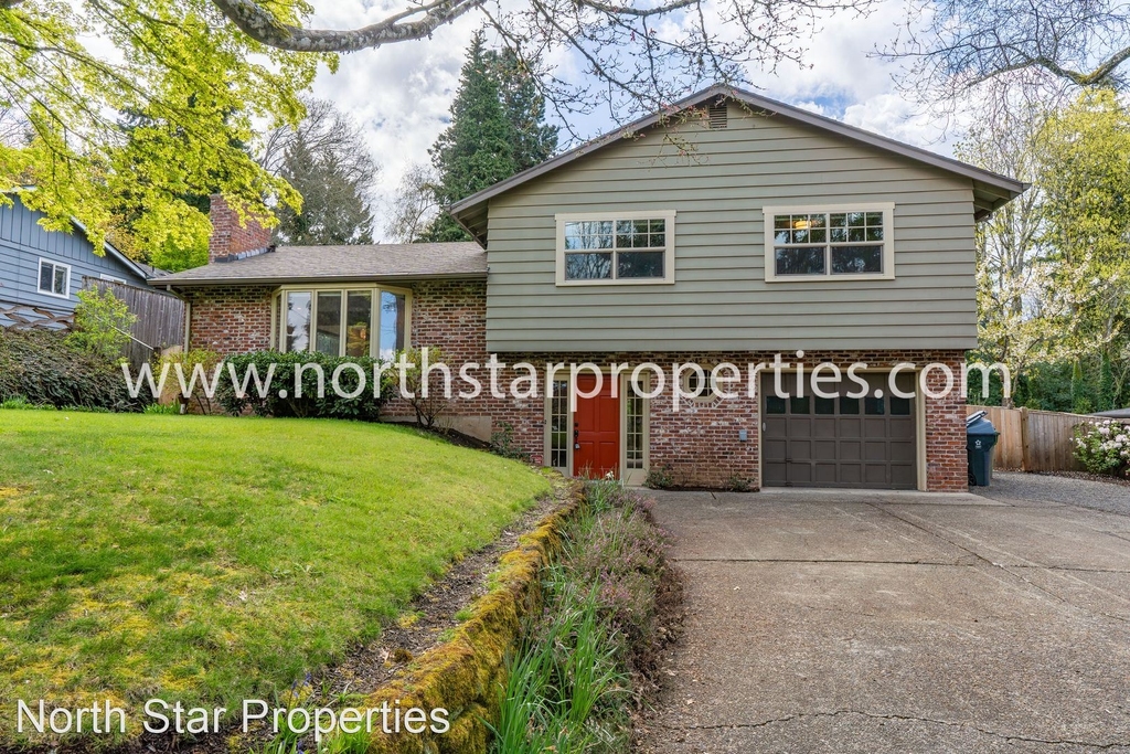 1590 Fernwood - Photo 0