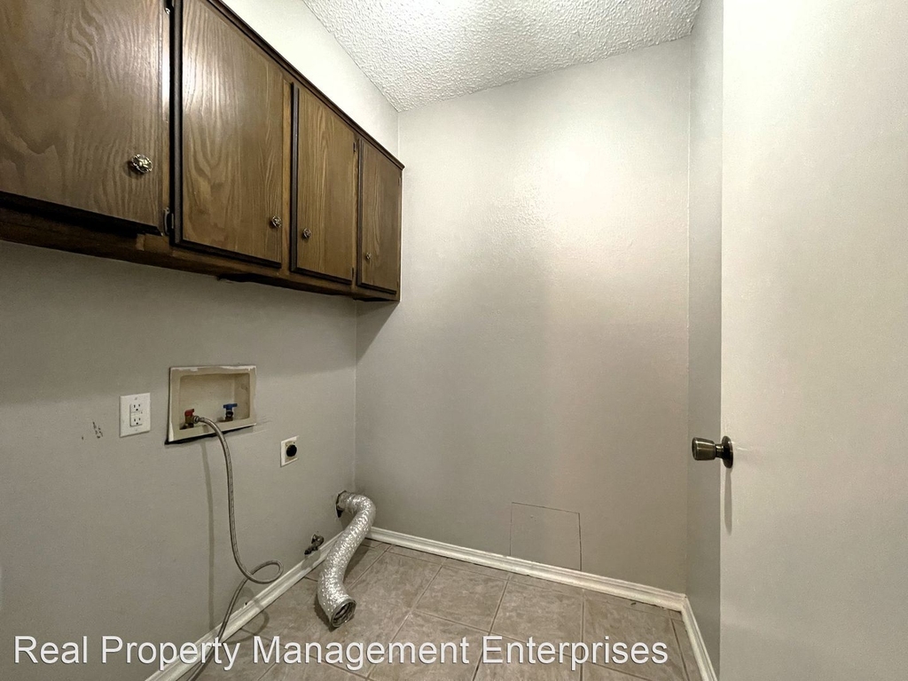 8933 Rambling Road - Photo 23