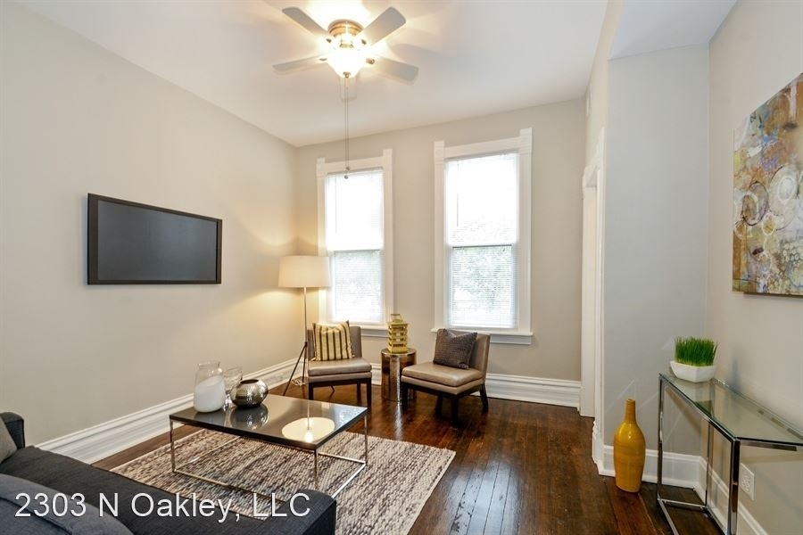 2303 N Oakley - Photo 1