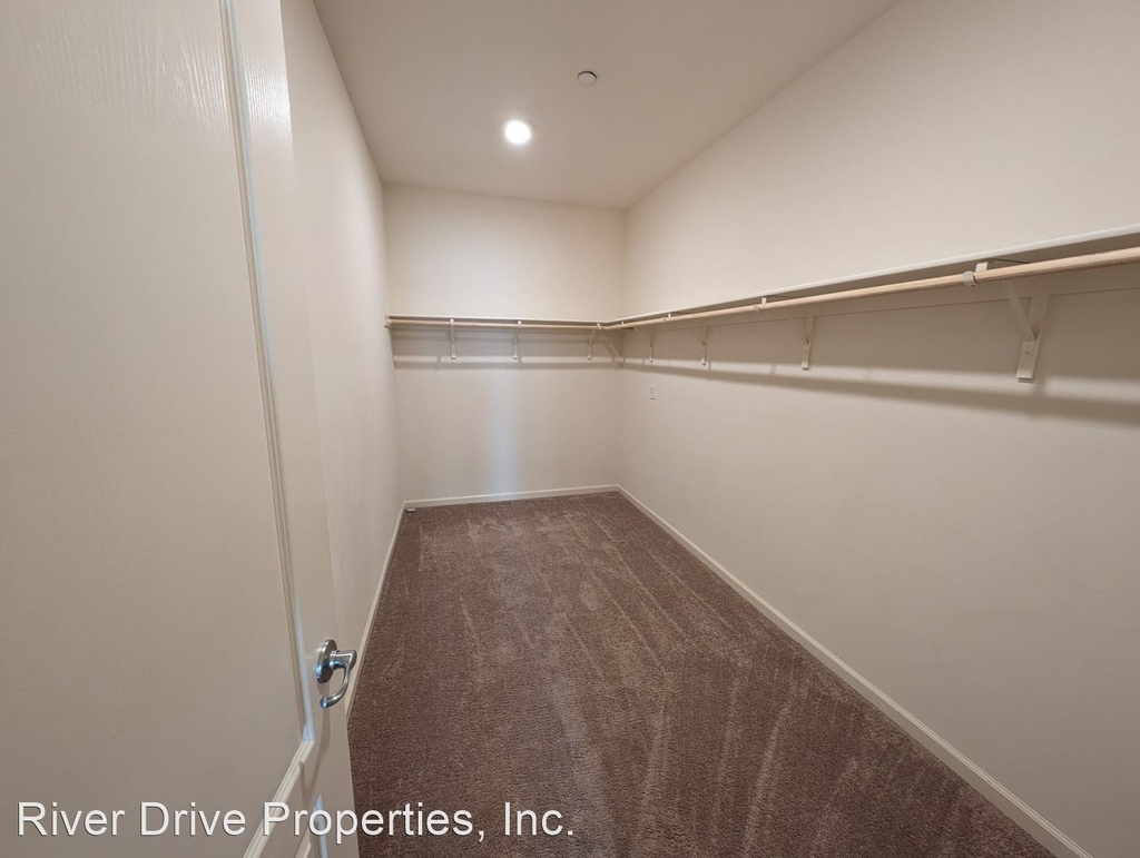 574 Betten Street - Photo 14