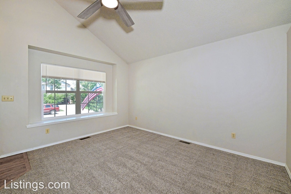 1255 Grass Valley Dr - Photo 4