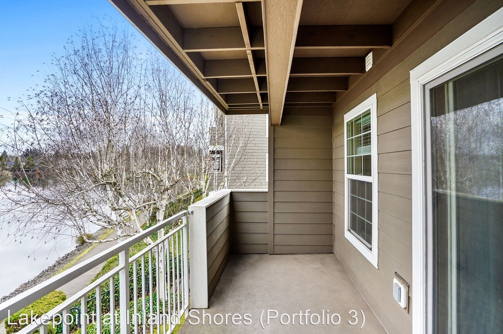 208 Lakepoint Place N - Photo 23