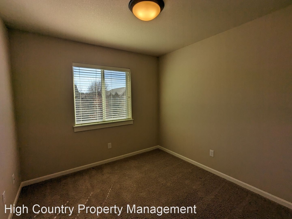 21044 Ne High Desert Lane - Photo 33