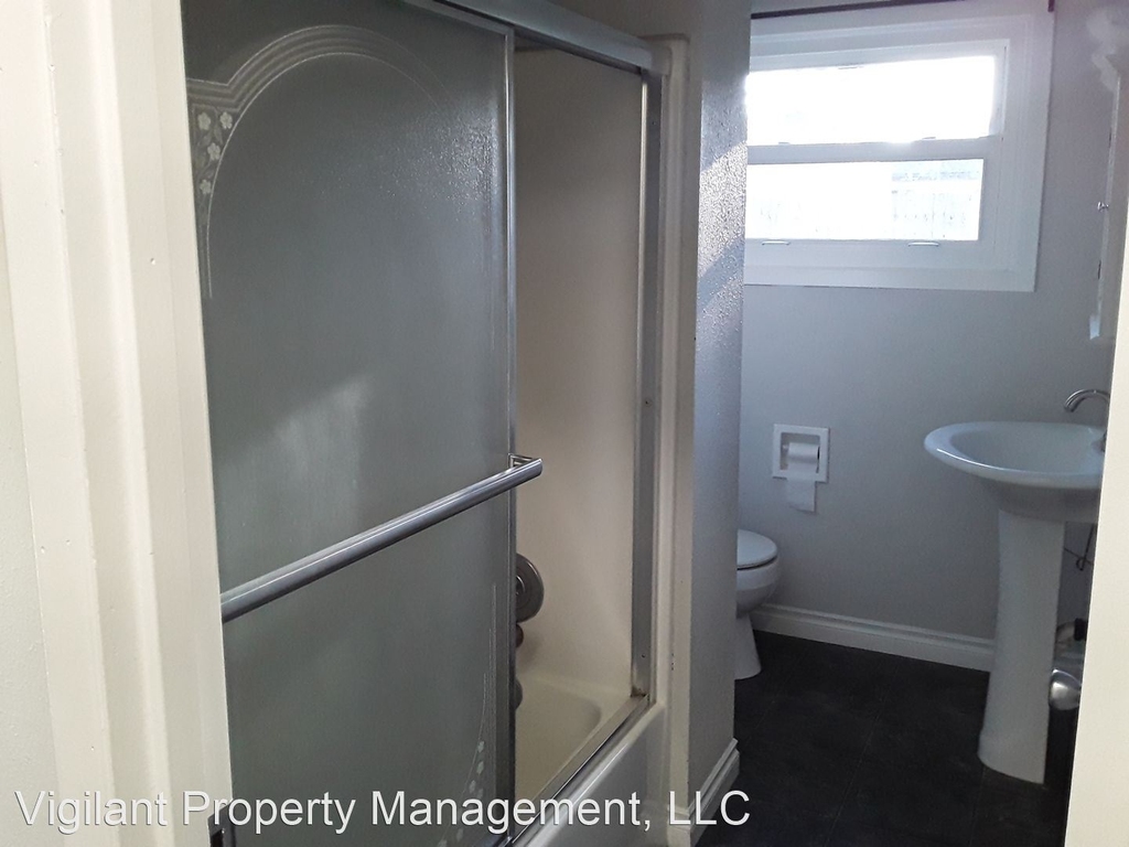 2123 Se 181st Ave - Photo 2