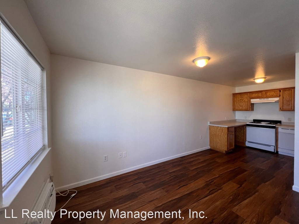 475 E Cedar Street - Photo 10