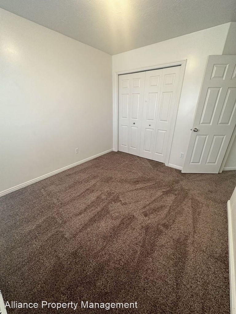 830 S. 550 E. - Photo 12