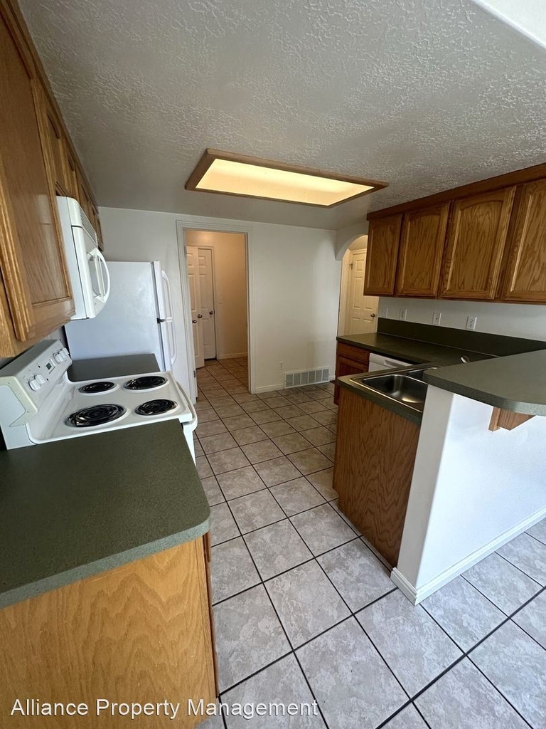 830 S. 550 E. - Photo 1