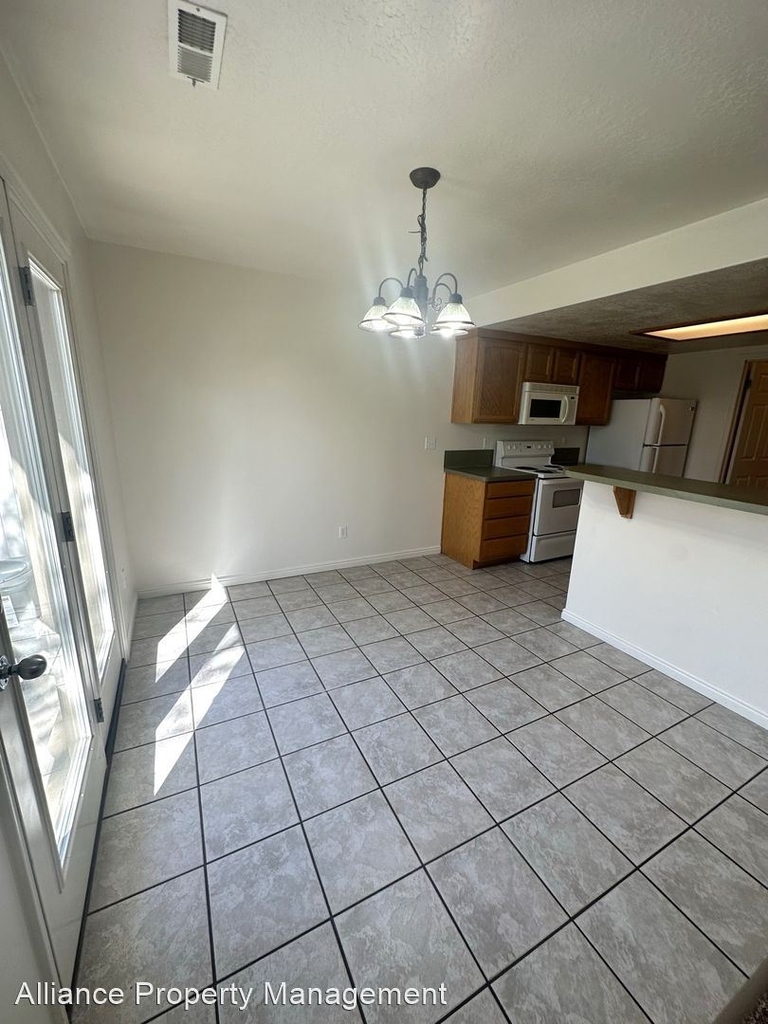 830 S. 550 E. - Photo 4