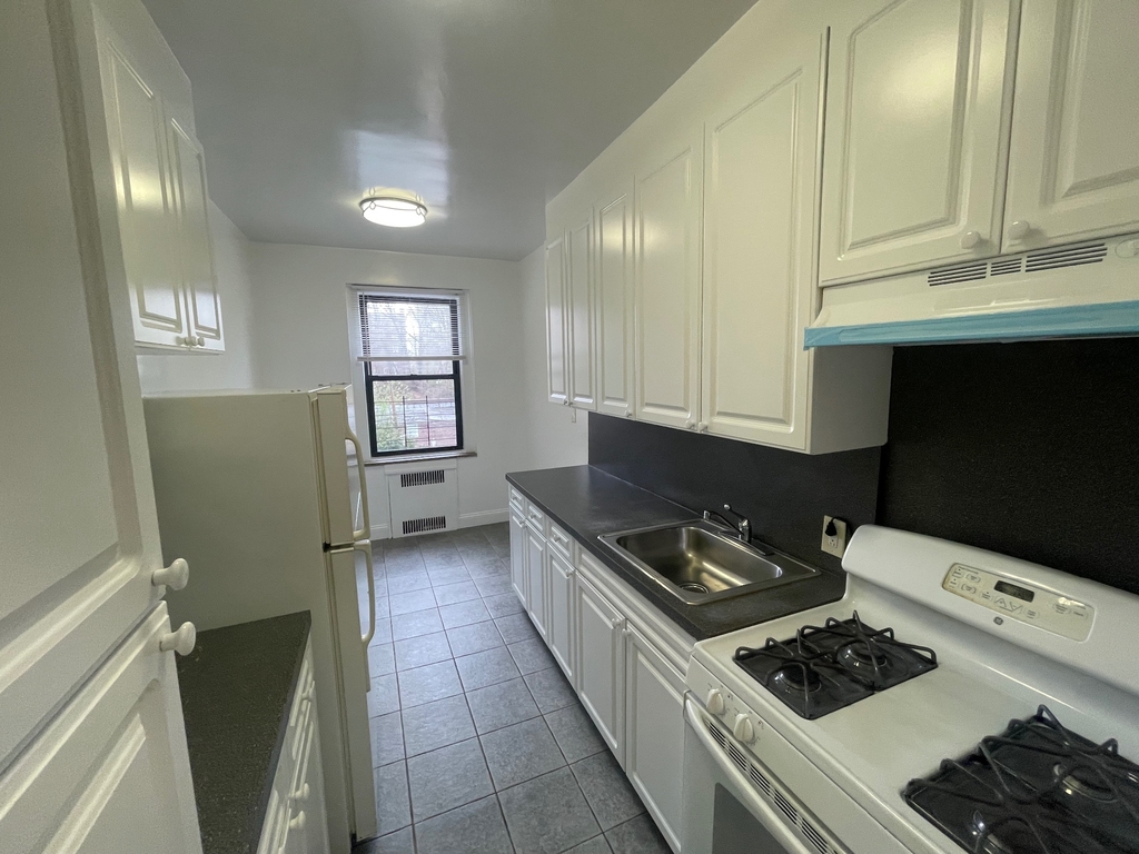 172-90 Highland Avenue - Photo 1