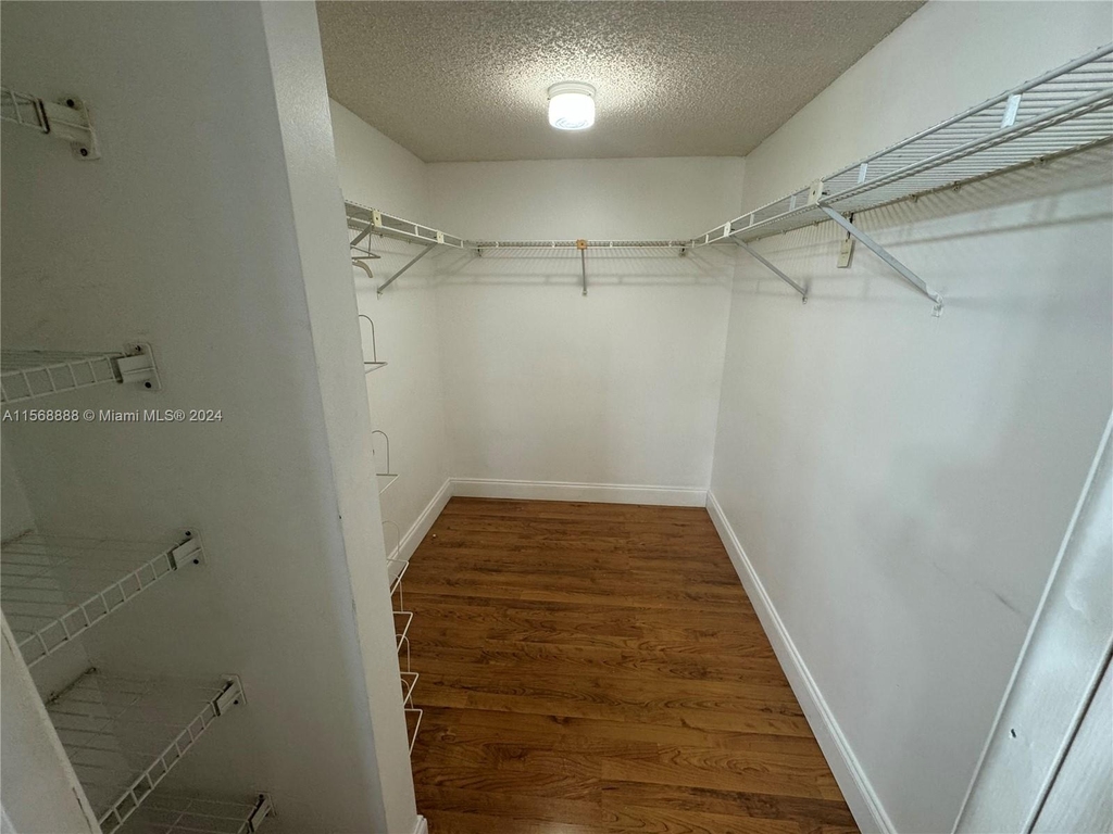 8020 Hampton Blvd - Photo 10