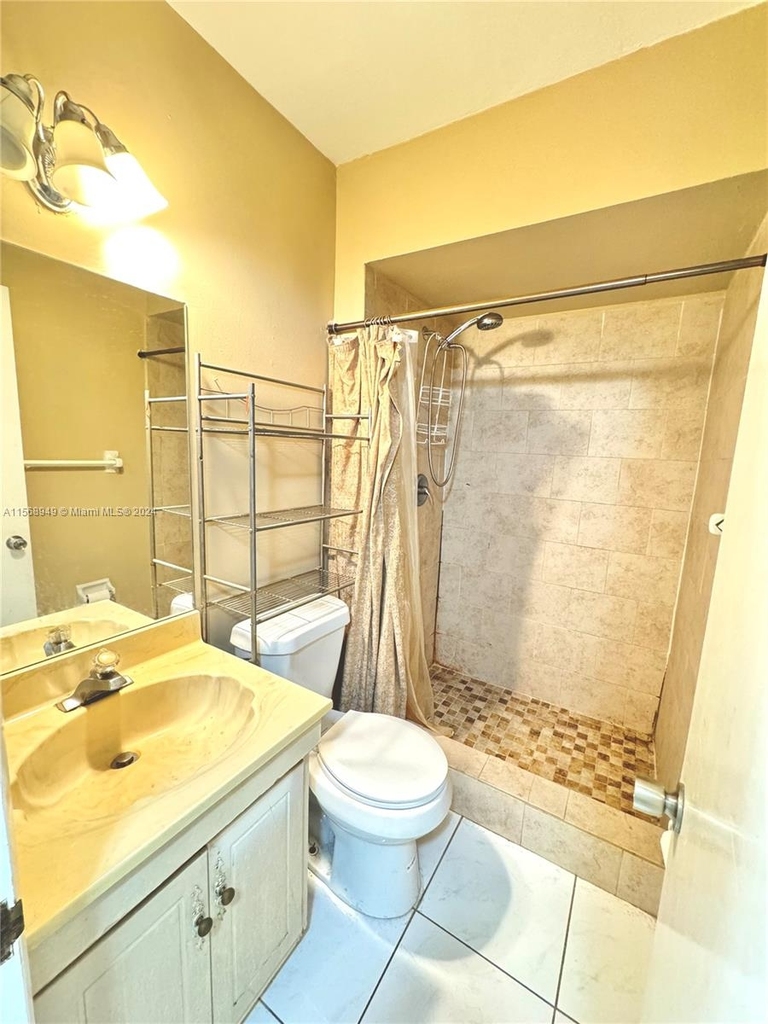 2500 Sw 81st Ave - Photo 5