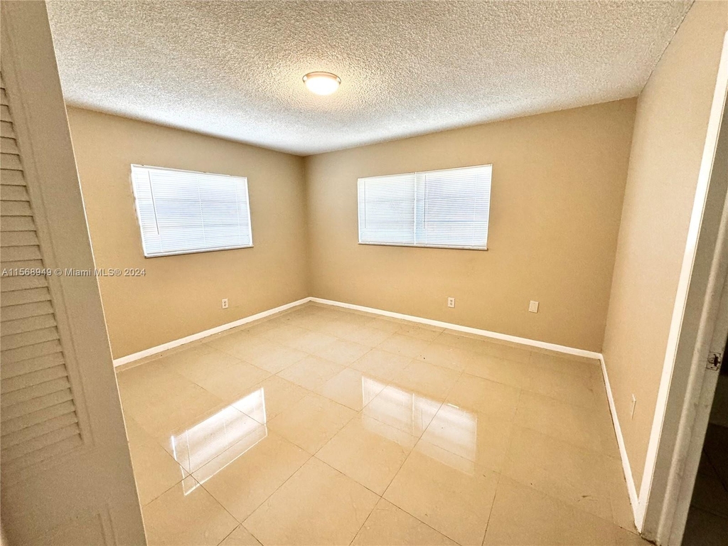 2500 Sw 81st Ave - Photo 6
