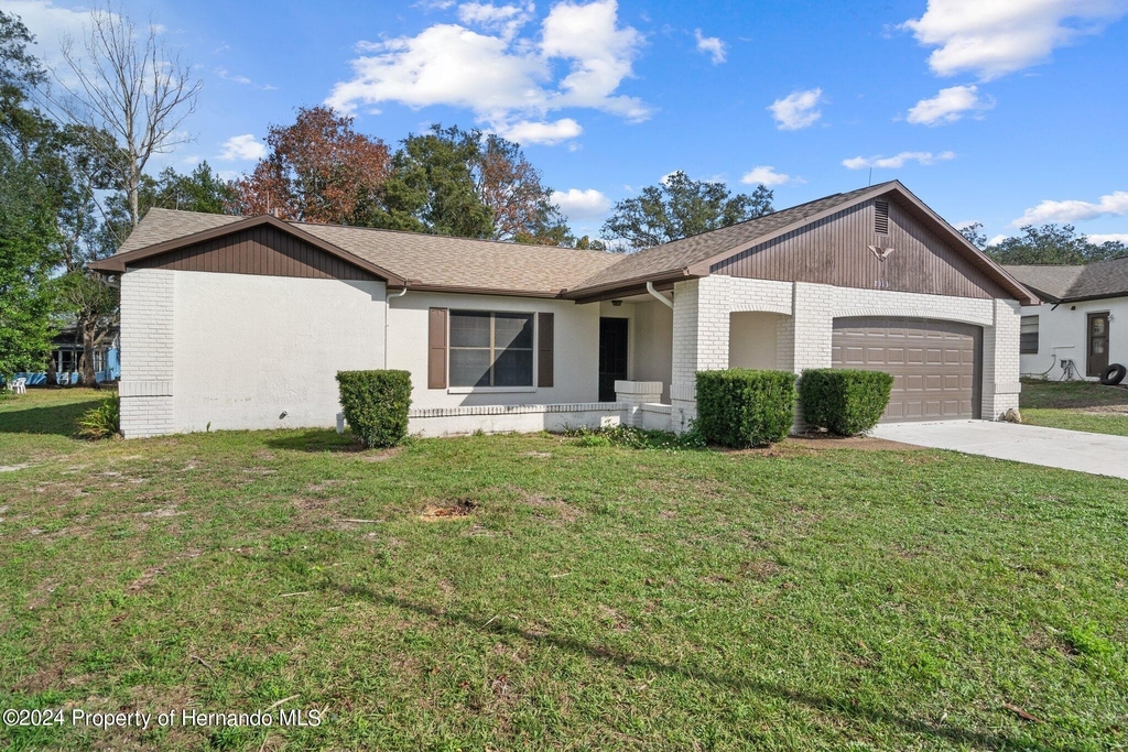 8313 Forest Oaks Boulevard - Photo 2