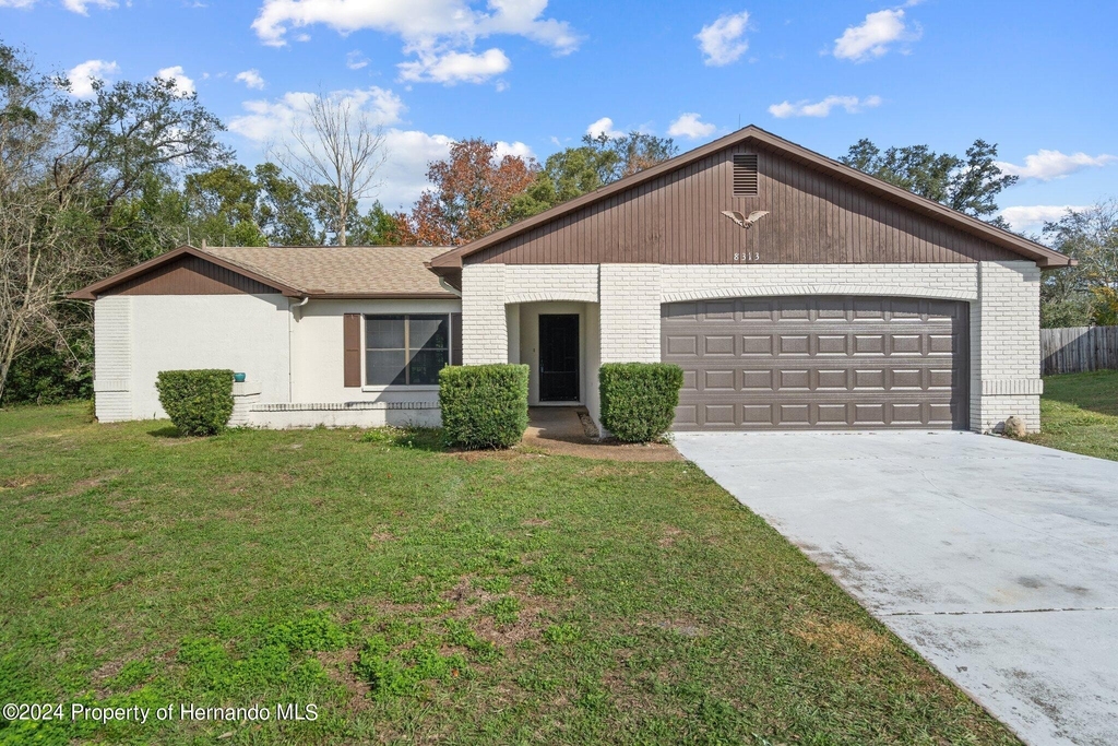 8313 Forest Oaks Boulevard - Photo 1