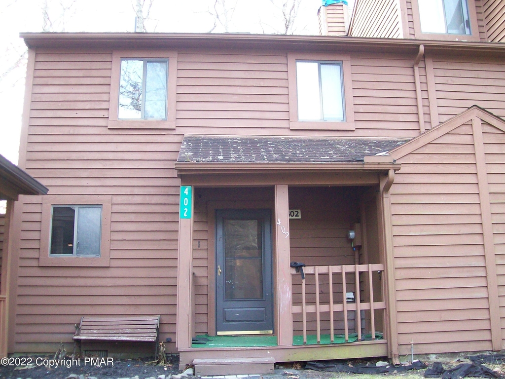 402 Tudor Ct - Photo 0