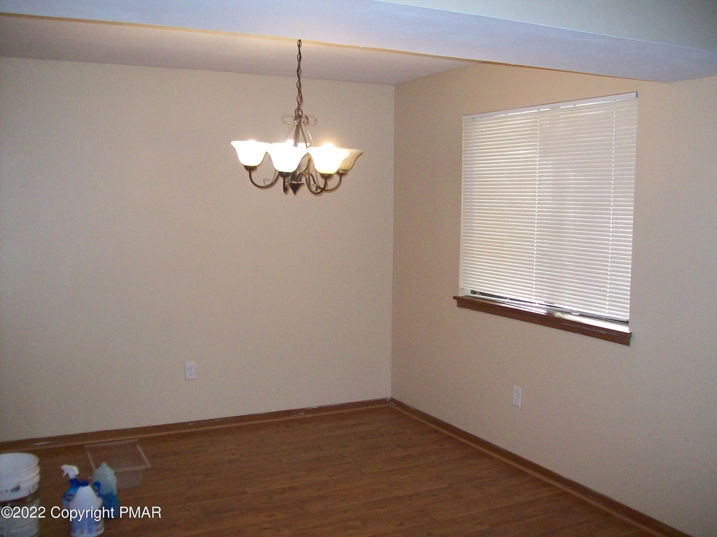 402 Tudor Ct - Photo 4