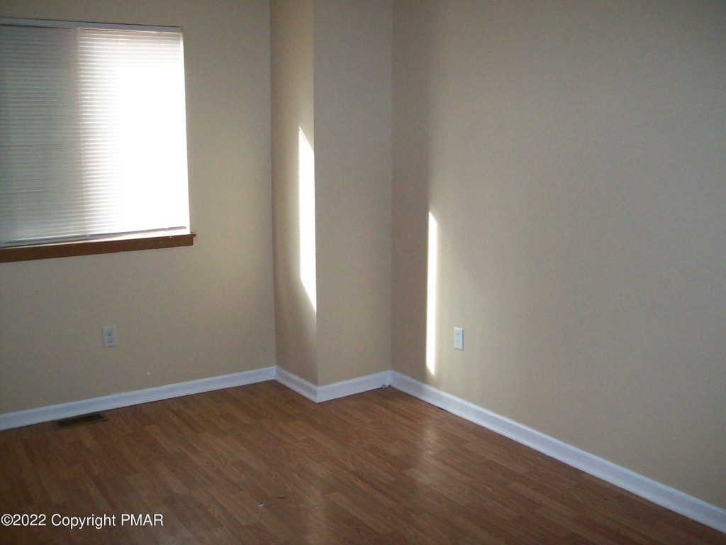 402 Tudor Ct - Photo 13