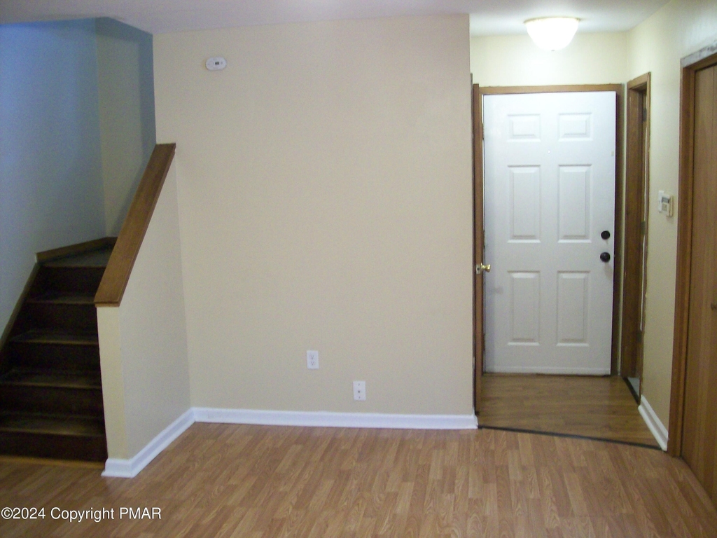 402 Tudor Ct - Photo 7