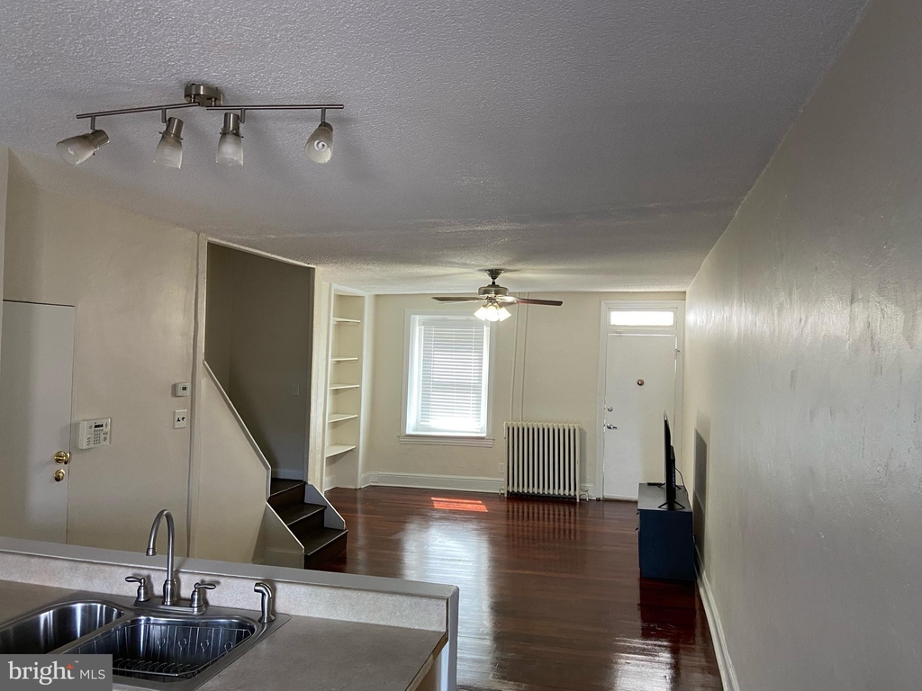 222 Dupont Street - Photo 3