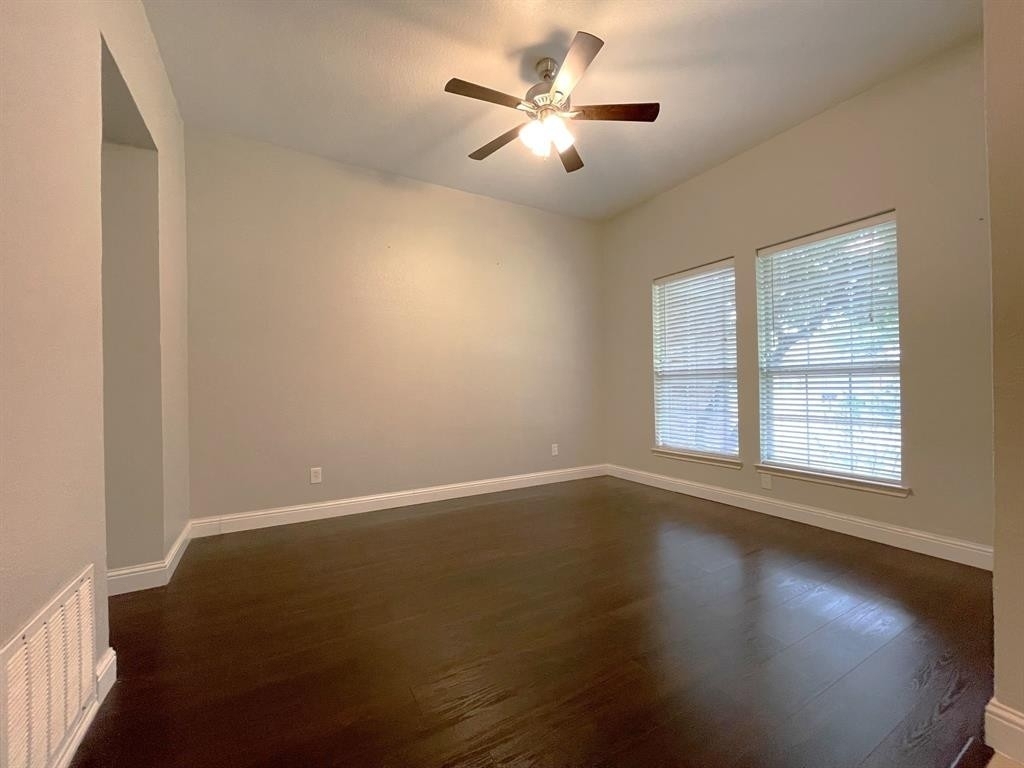 1305 Hunter Lane - Photo 3