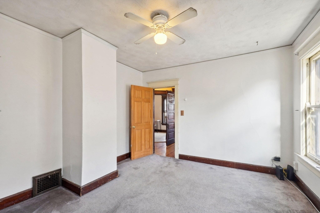 3062 N Oakland Ave - Photo 5