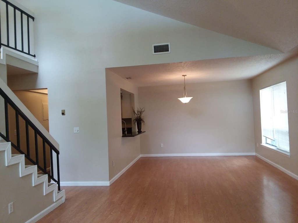 422 S Netherwood Crescent - Photo 1