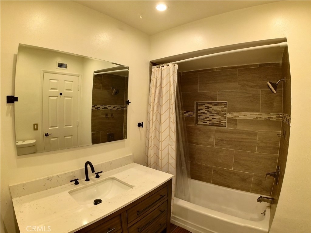 1228 E Greenview Drive - Photo 3