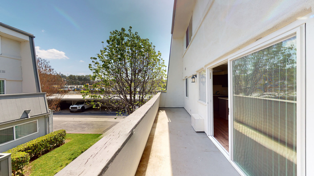 16124 Rosecrans Avenue - Photo 3