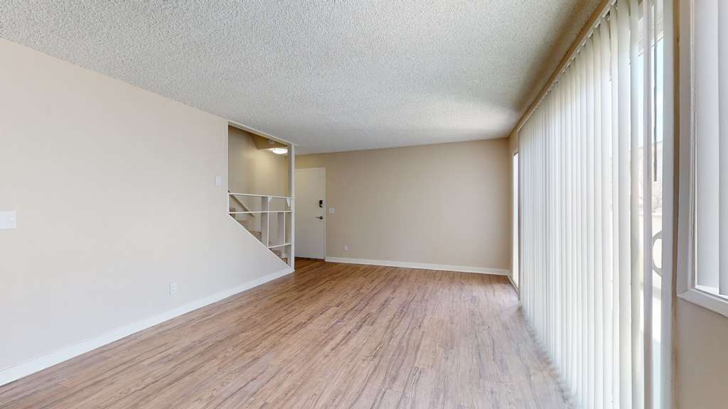 16124 Rosecrans Avenue - Photo 2