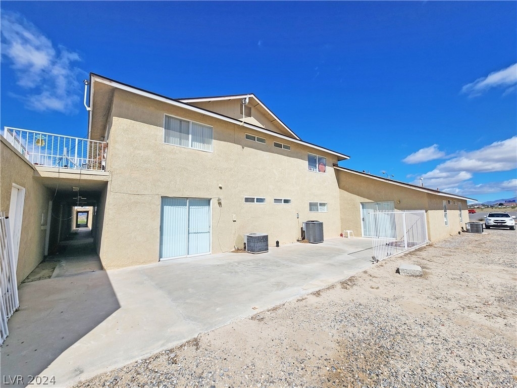 2341 E Calvada Boulevard - Photo 1