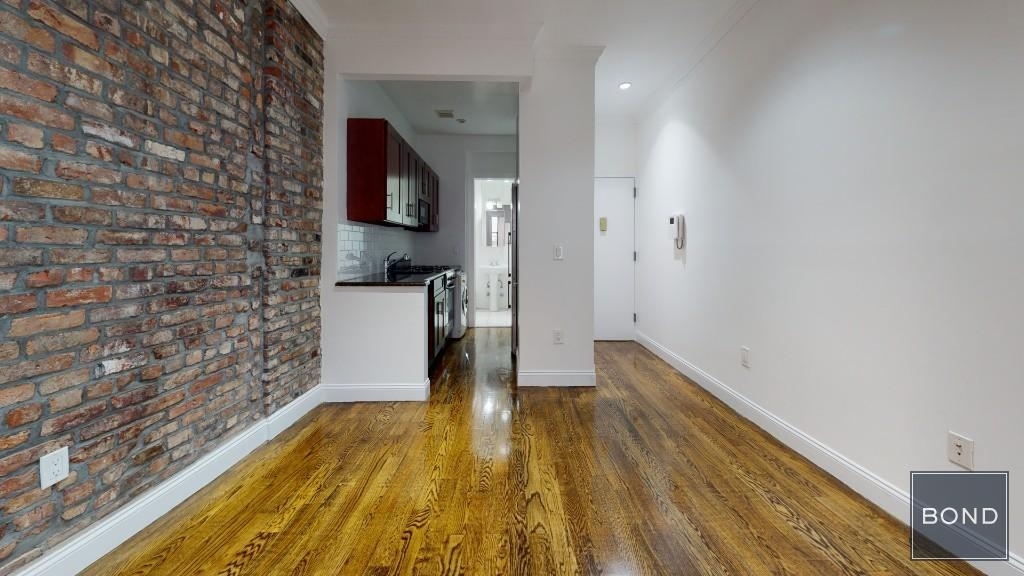 307 Mott Street - Photo 2