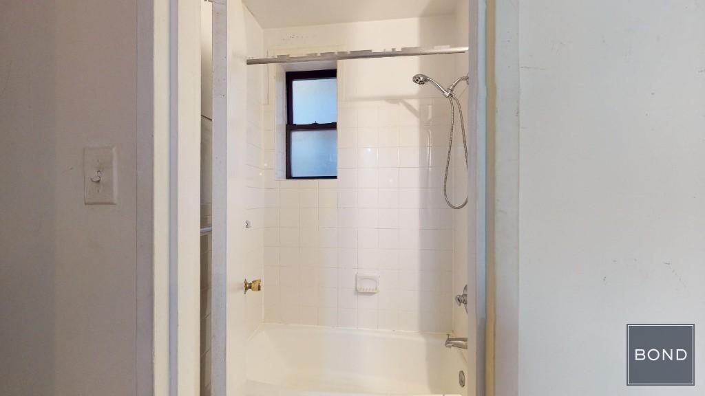 246 West 22nd Street - Photo 2