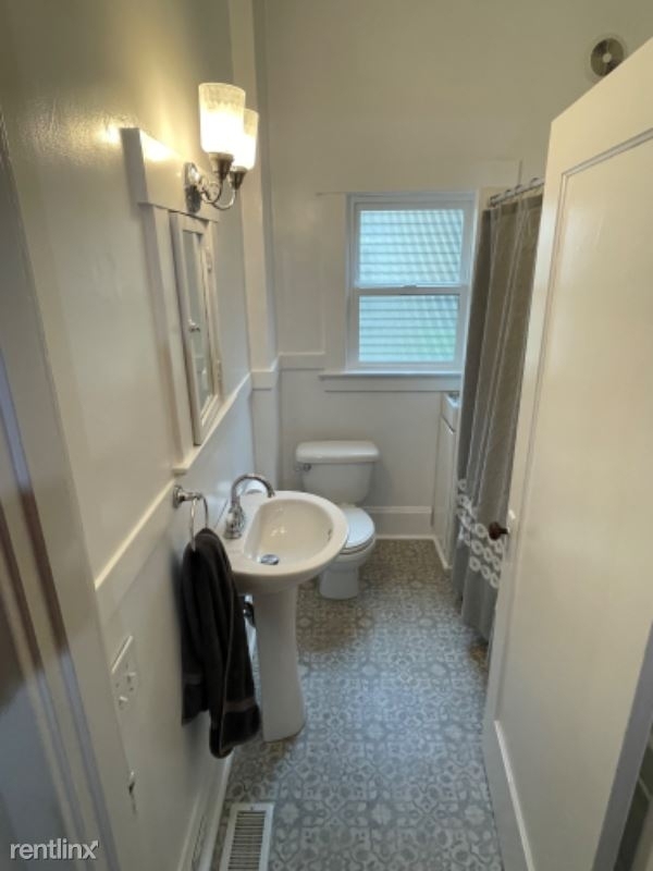 4418 North Vancouver Avenue - Photo 11