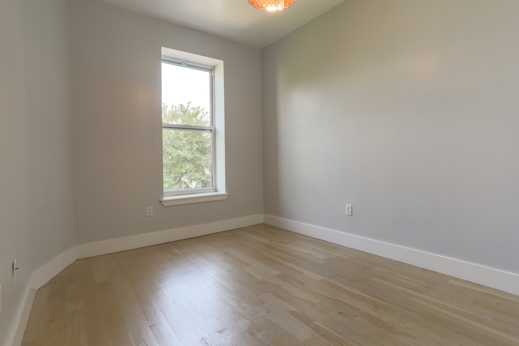 1213 Rogers Avenue - Photo 6