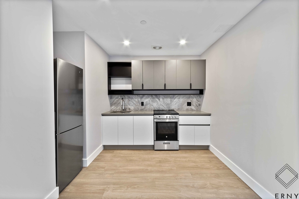 290 Linden Boulevard - Photo 2