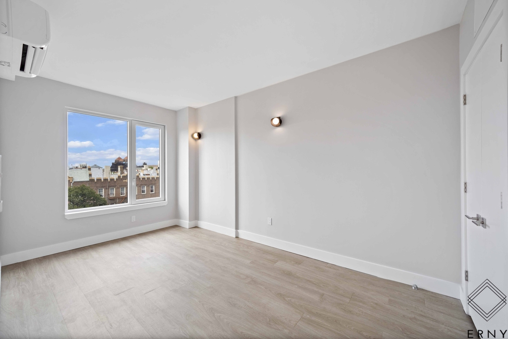 290 Linden Boulevard - Photo 7