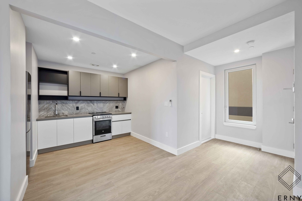 290 Linden Boulevard - Photo 1