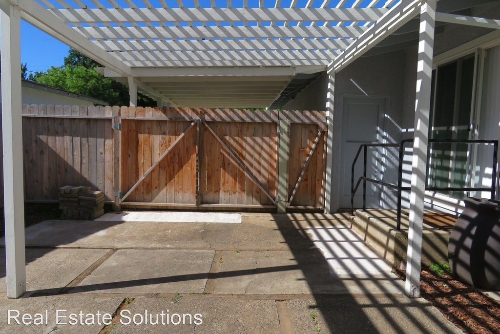 3167 Sharon Ave - Photo 22